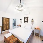 Voq Alacati B&B *